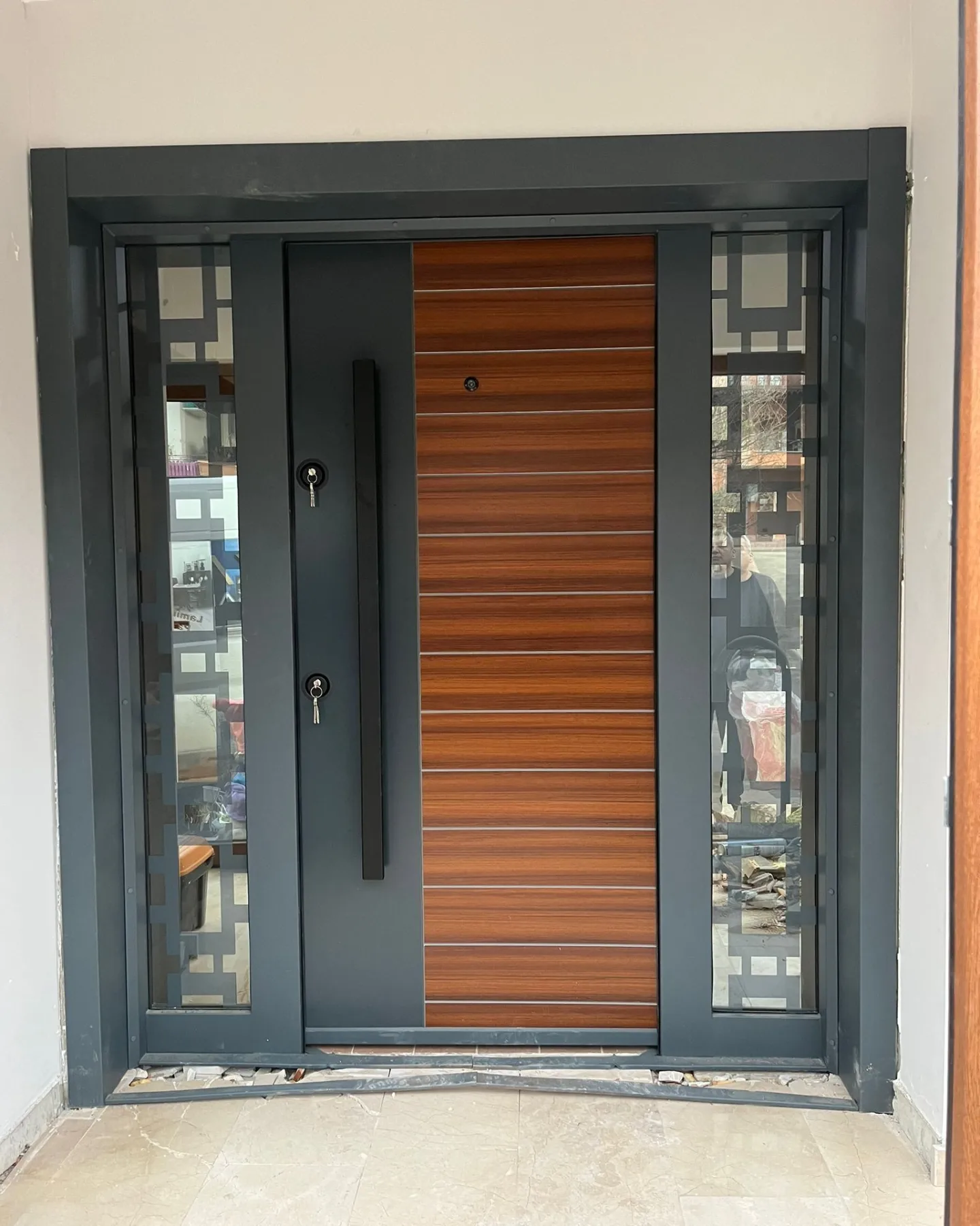 BİNA GİRİŞ KAPILARI