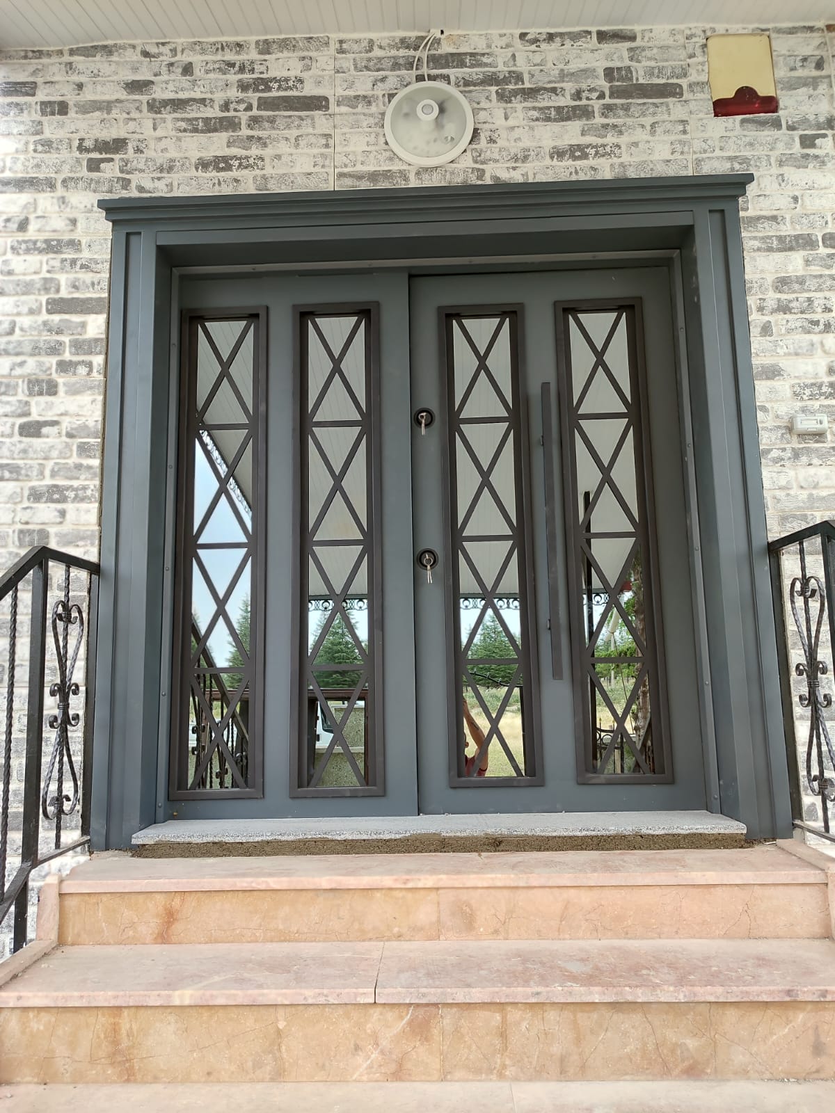 BİNA GİRİŞ KAPILARI